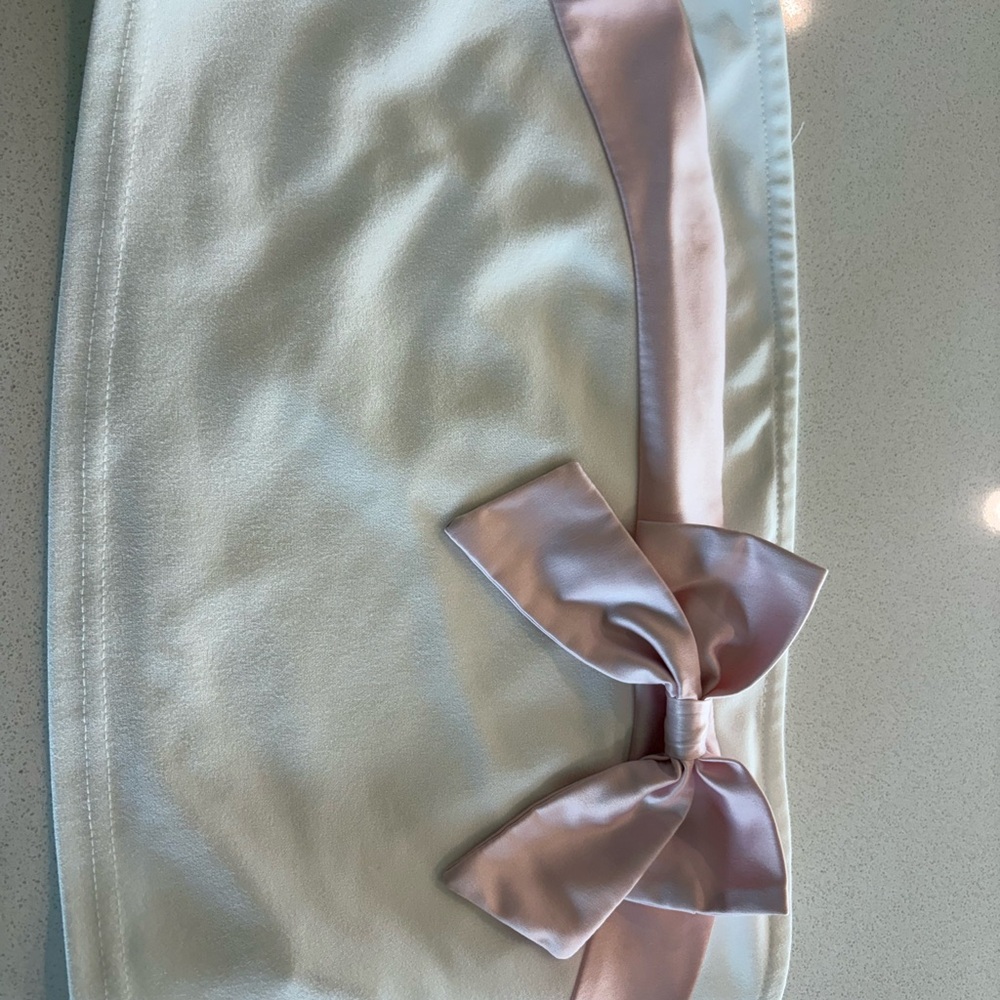 Elegant White Tube Top with Pink Bow